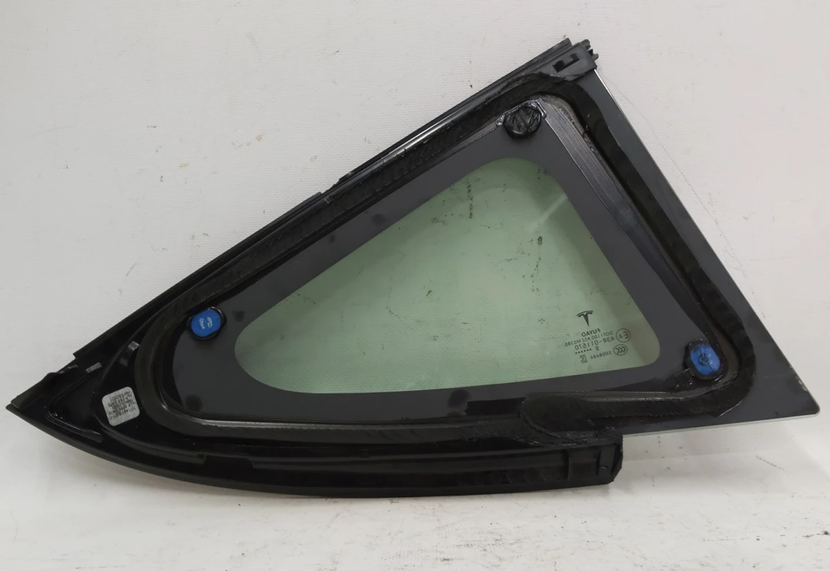 3 Скло крила заднього лівого (кватирка) з молдингом BLACK Tesla model 3 1514978-01-C