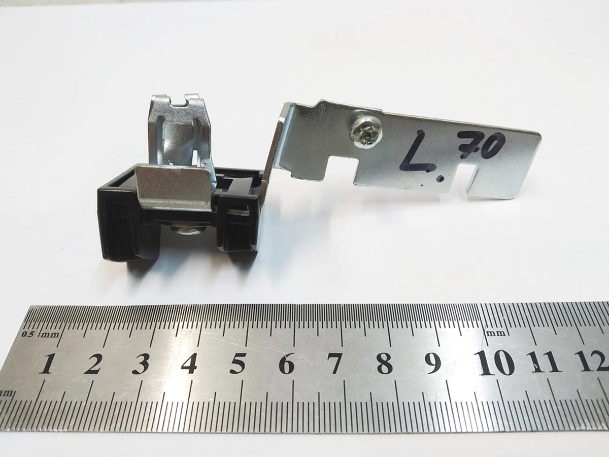 10 Кронштейн гачка гардеробного з підсвічуванням лівий Tesla model Y 1515338-97-B