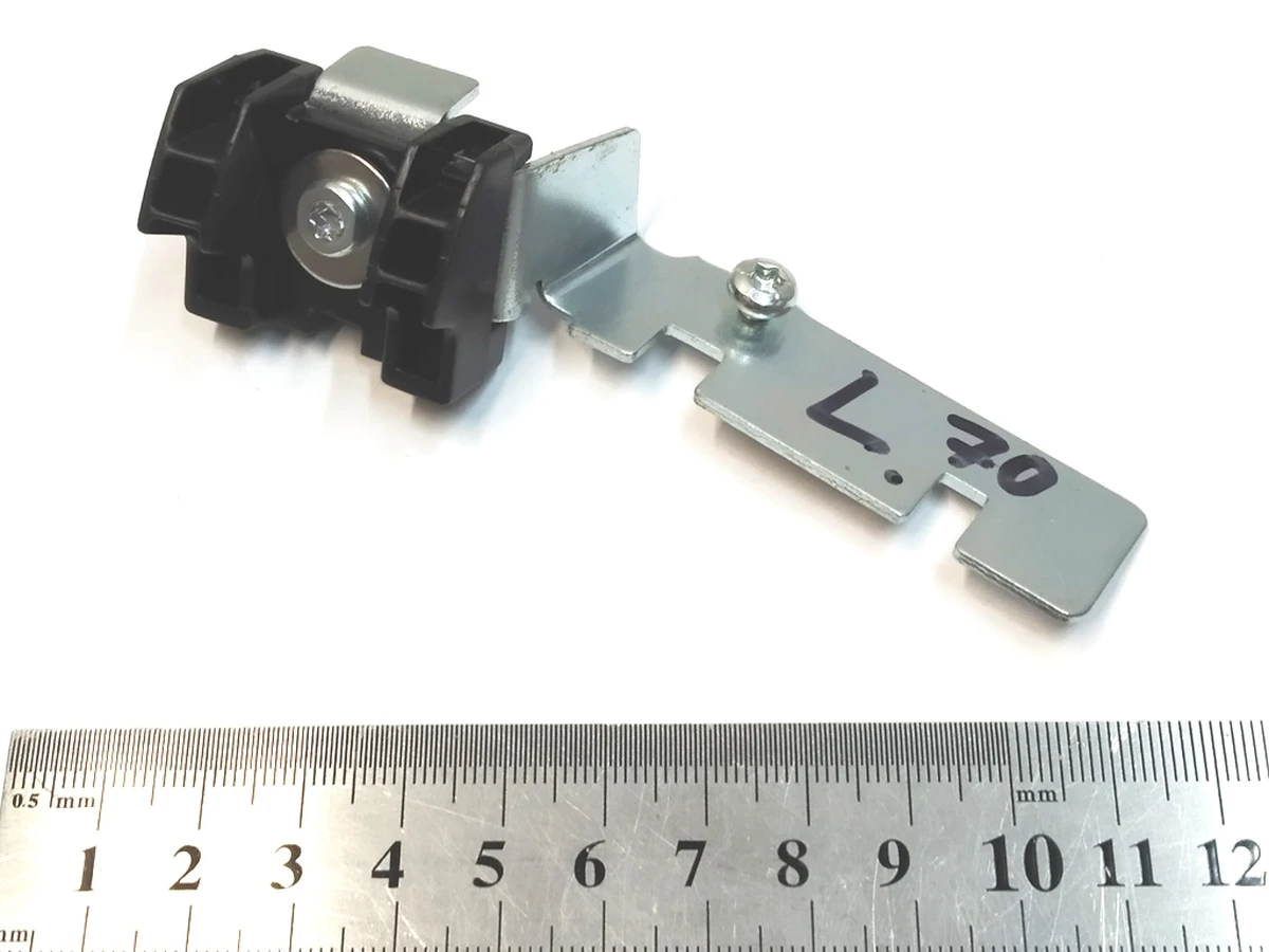 10 Кронштейн гачка гардеробного з підсвічуванням лівий Tesla model Y 1515338-97-B