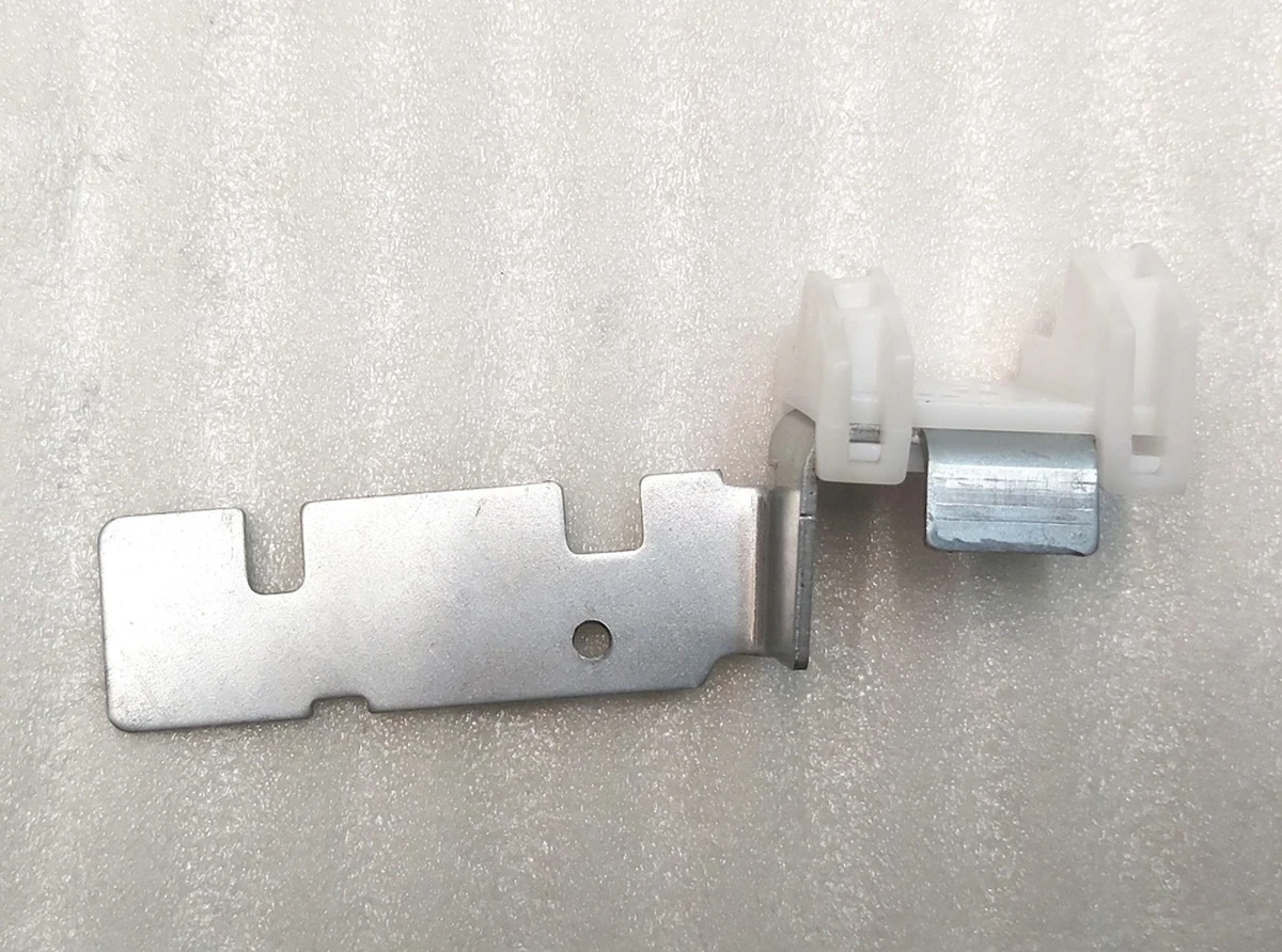 10 Кронштейн гачка гардеробного з підсвічуванням лівий REV A Tesla model Y 1515338-94-A