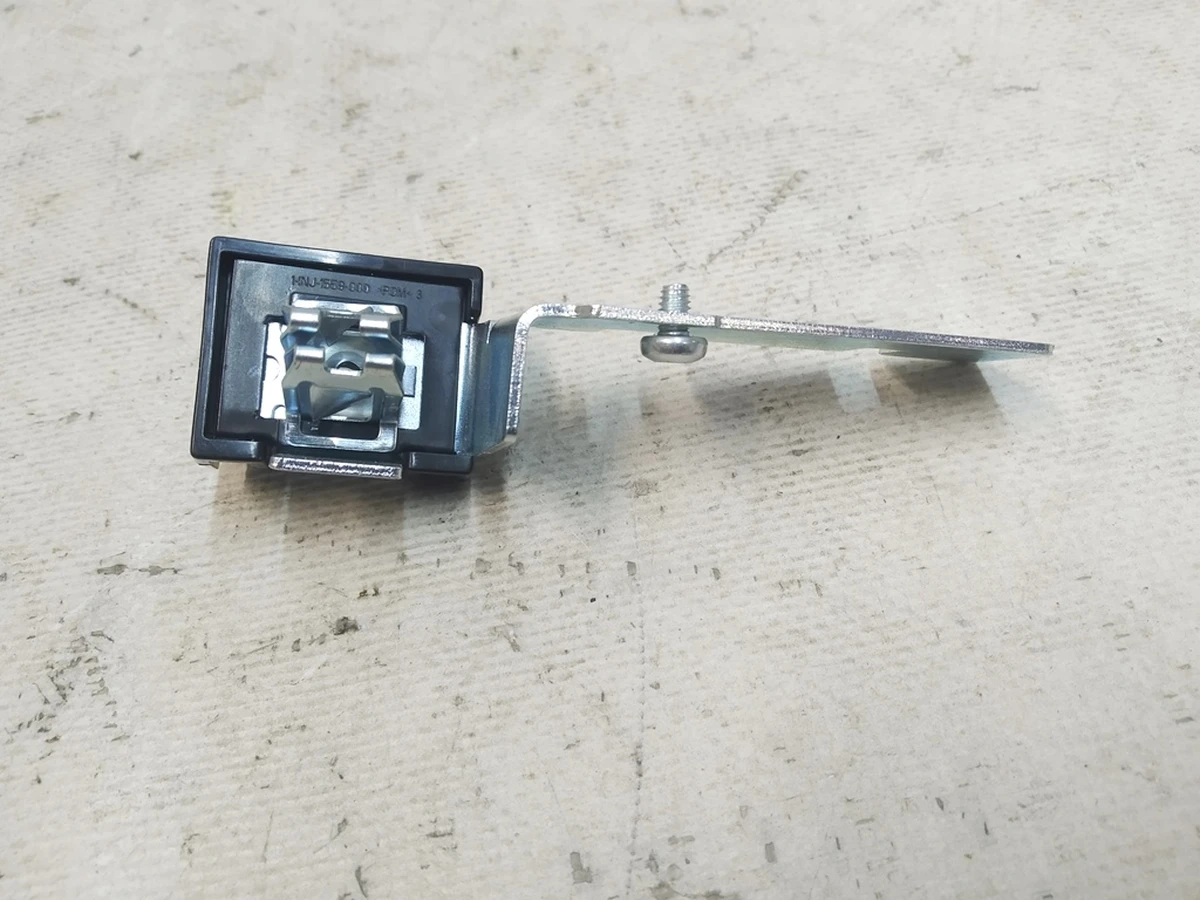 10 Кронштейн гачка гардеробного з підсвічуванням лівий Tesla model Y 1515338-97-B