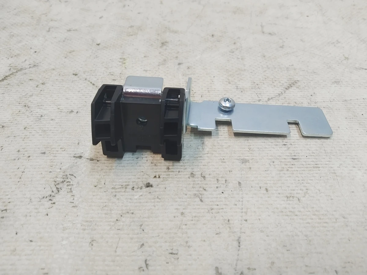 10 Кронштейн гачка гардеробного з підсвічуванням лівий Tesla model Y 1515338-97-B