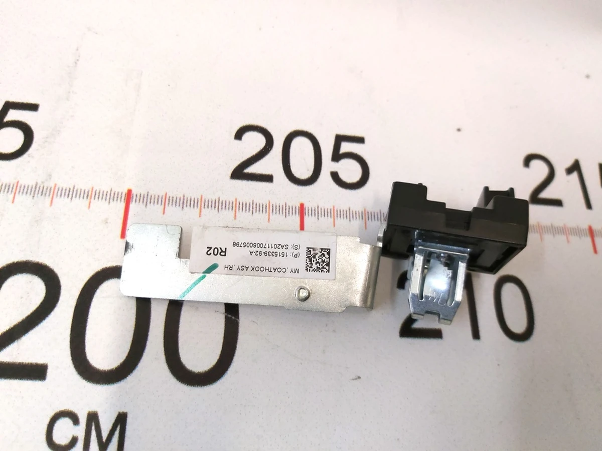 Кронштейн гачка гардеробного з підсвічуванням правий R02 Tesla Model Y 1515339-92-A