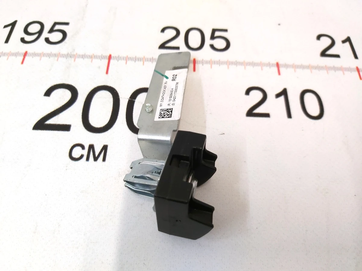 Кронштейн гачка гардеробного з підсвічуванням правий R02 Tesla Model Y 1515339-92-A