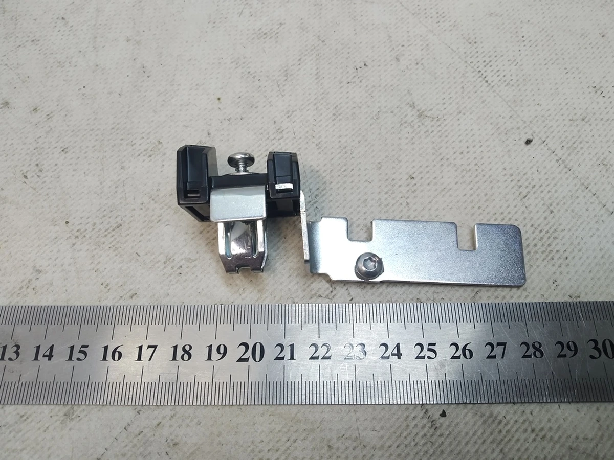 Кронштейн крючка гардеробного с подсветкой правый Tesla model Y 1515339-97-B