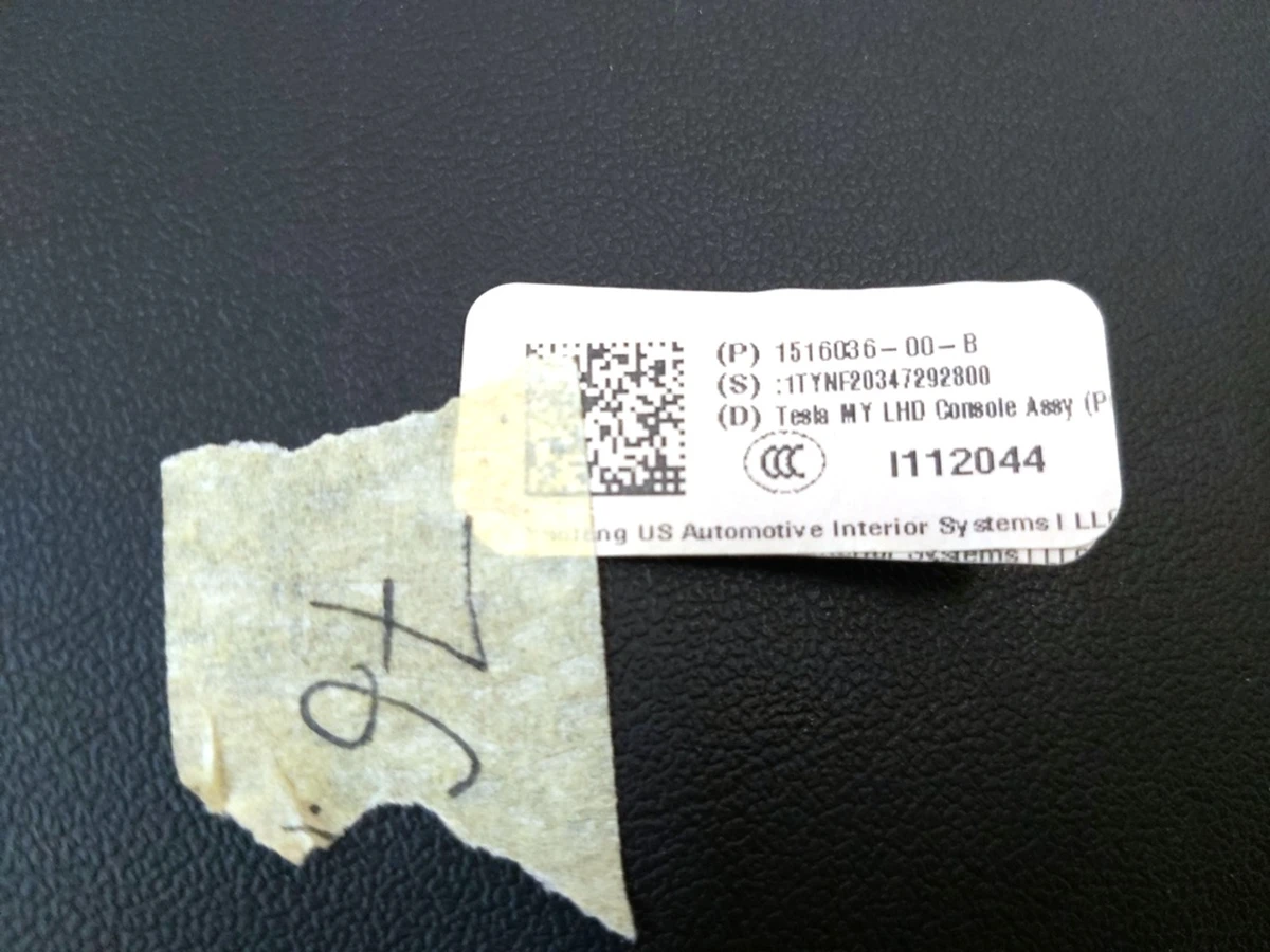 1 Центральна консоль PREM підлокітник Black підстаканник Plastic Black без блоків та проводки Tesla Model Y 1516036-00-B