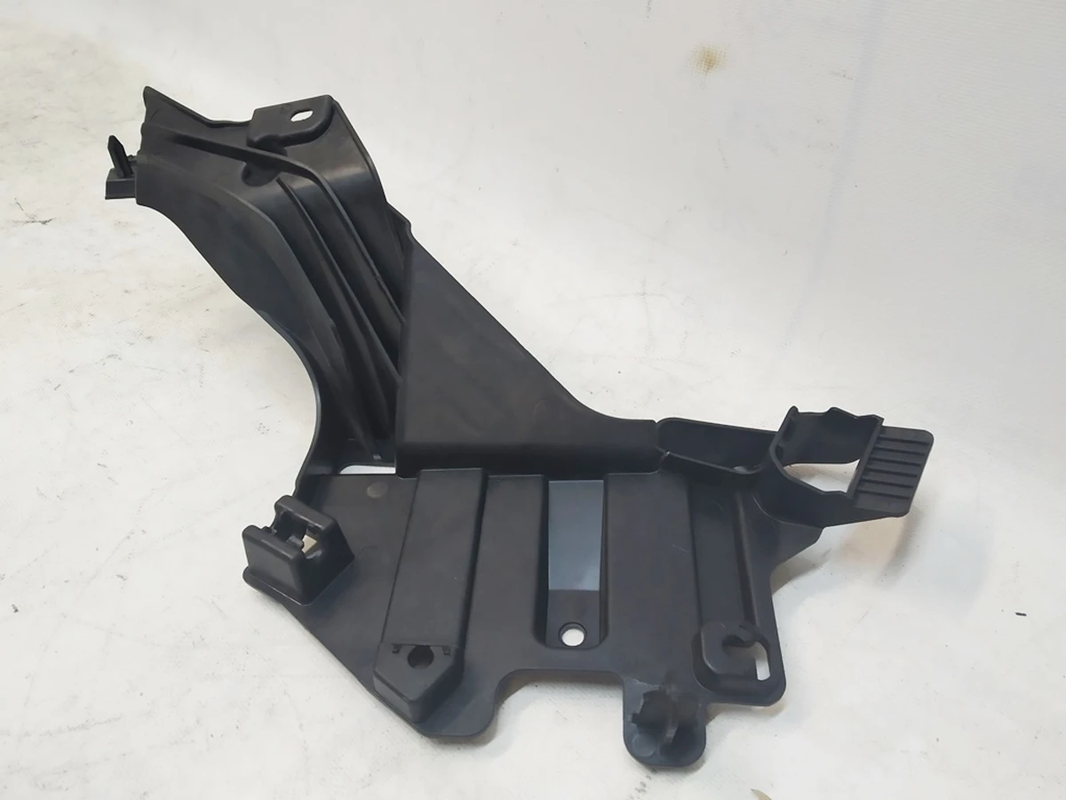 14 Кронштейн обшивки стійки C лівої (пошкоджений) Tesla model Y 1516195-00-B