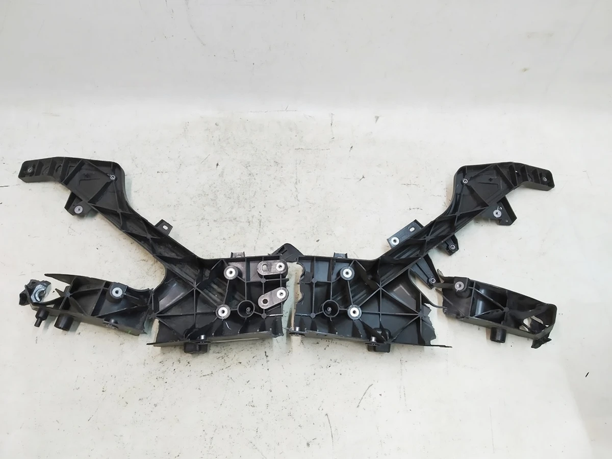 Панель радиаторов пластик (повреждение) Tesla Model Y 1495245-00-C