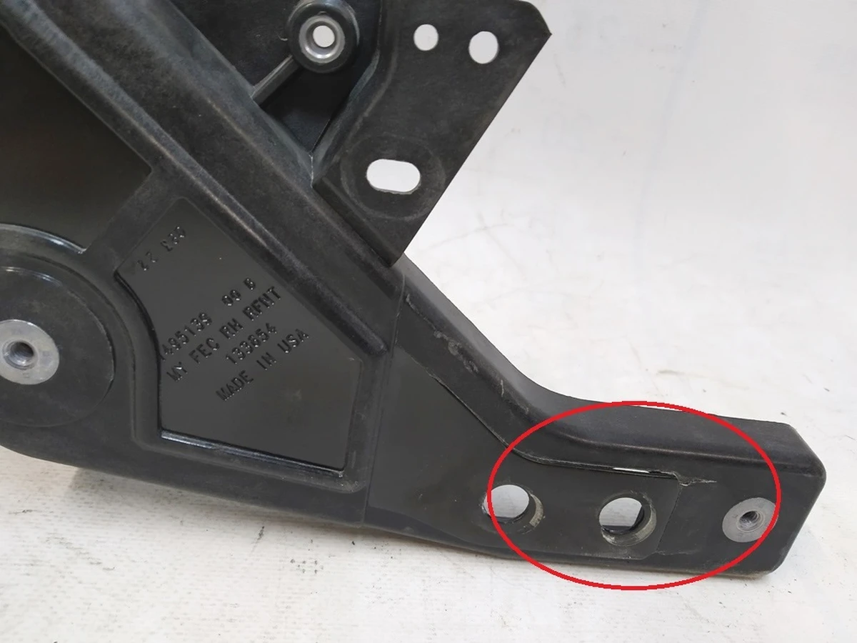 Панель радіаторів пластик (пошкодження) Tesla model Y 1495245-00-C