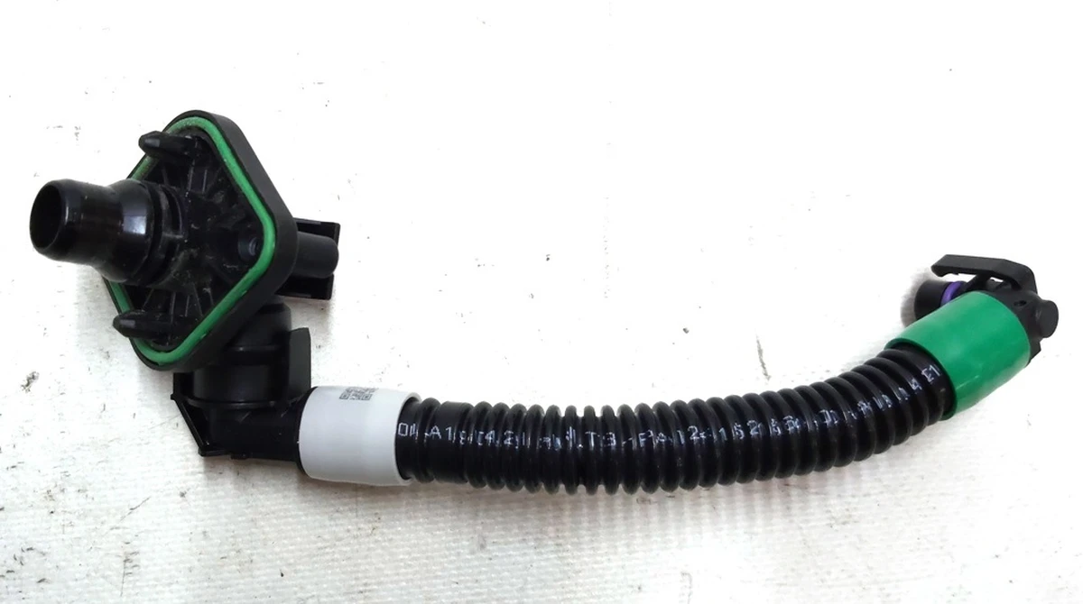 Патрубок системы охлаждения основной батареи в сборе Tesla model Y 1521564-00-A