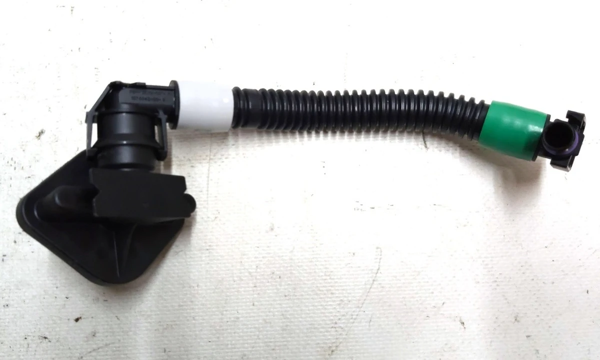 Патрубок системы охлаждения основной батареи в сборе Tesla model Y 1521564-00-A