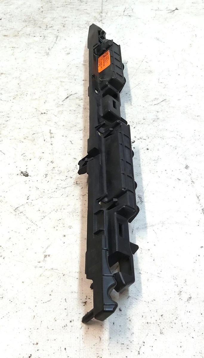 13 Проставка накладки порога переднього лівого пластик Tesla Model Y 1521682-00-C