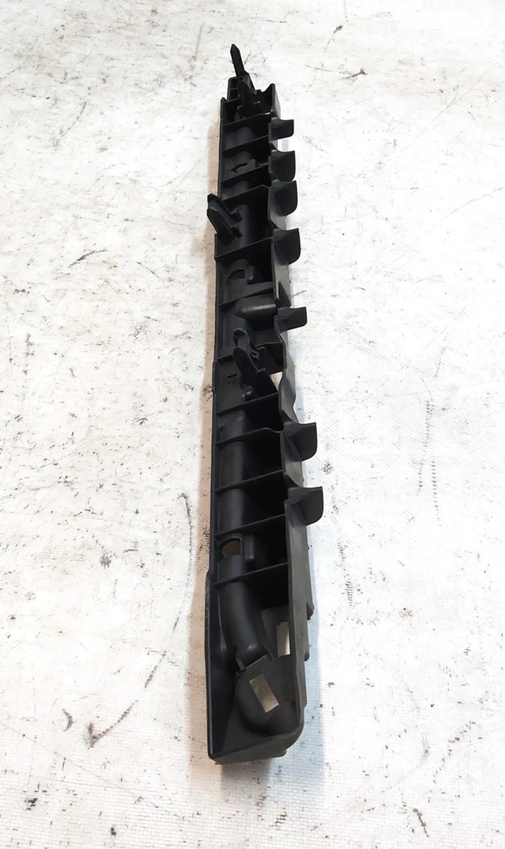 13 Проставка накладки порога переднього лівого пластик Tesla Model Y 1521682-00-C