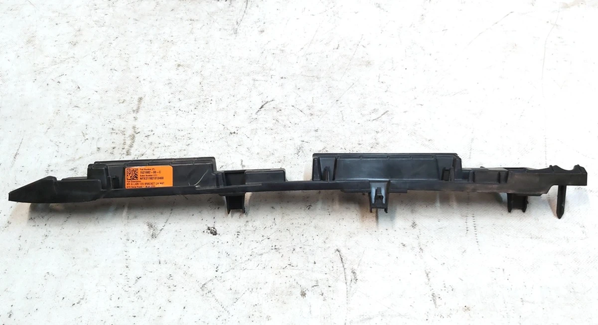 13 Проставка накладки порога переднього лівого пластик Tesla Model Y 1521682-00-C