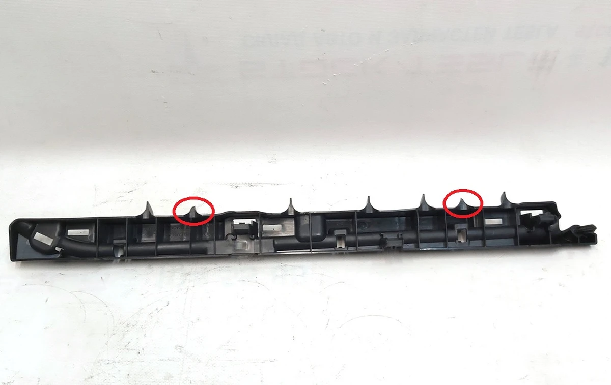 Проставка накладки порога переднього правого пластик Tesla model Y 1521705-00-C