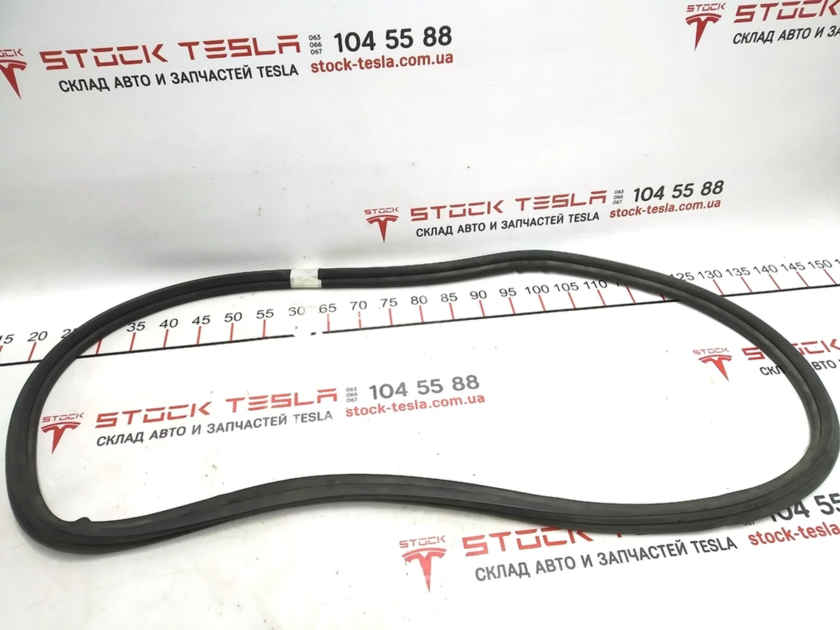 1 Уплотнитель бокса подкапотного резиновый Tesla model S REST 1521808-00-A