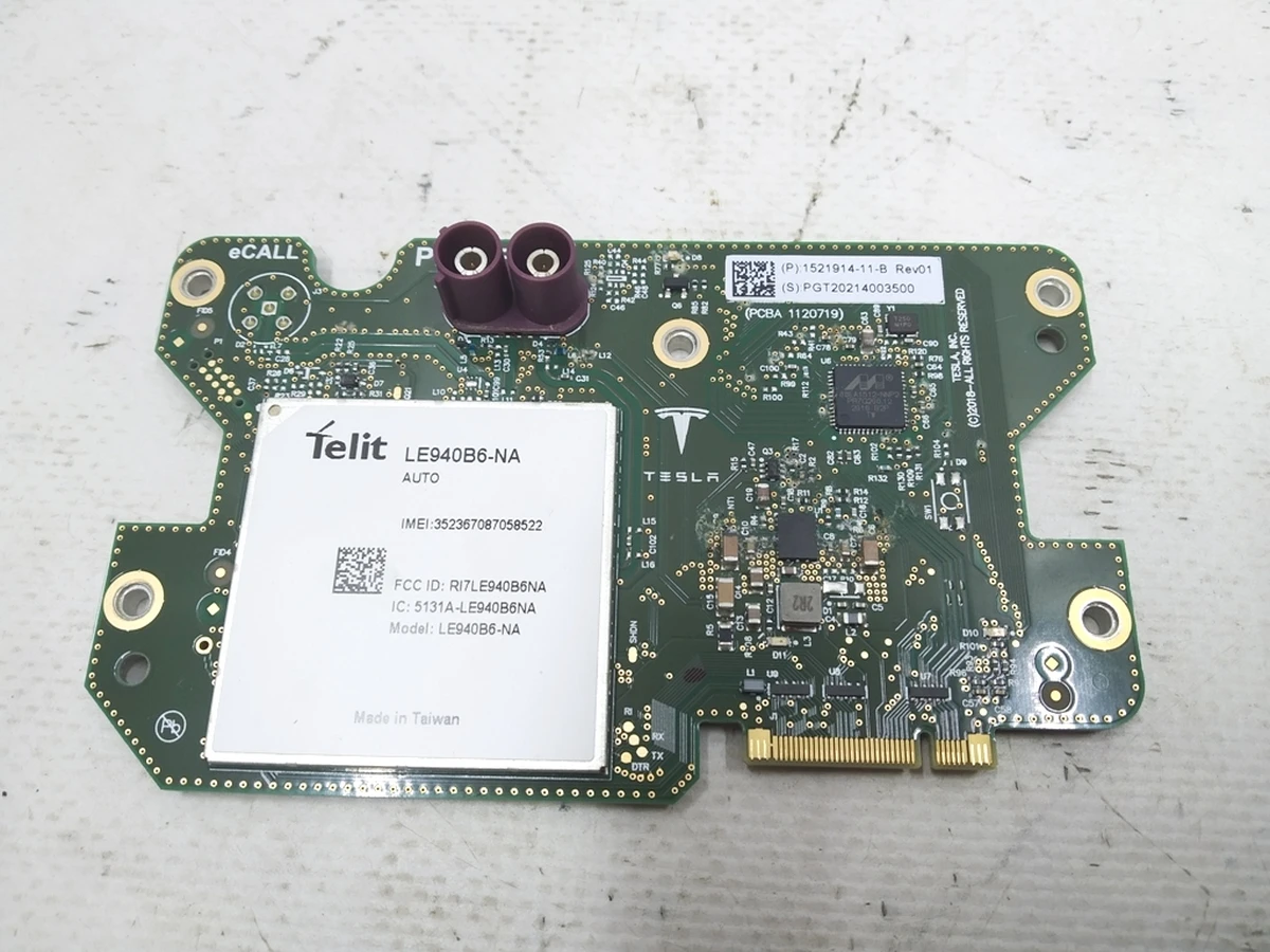 Modem NA (LTE) REV01 (oxidation traces) Tesla model 3 1521914-11-B