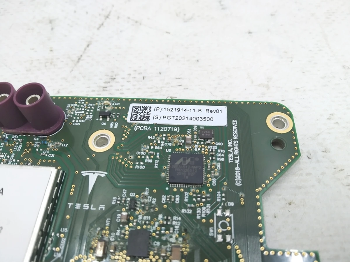 Modem NA (LTE) REV01 (oxidation traces) Tesla model 3 1521914-11-B