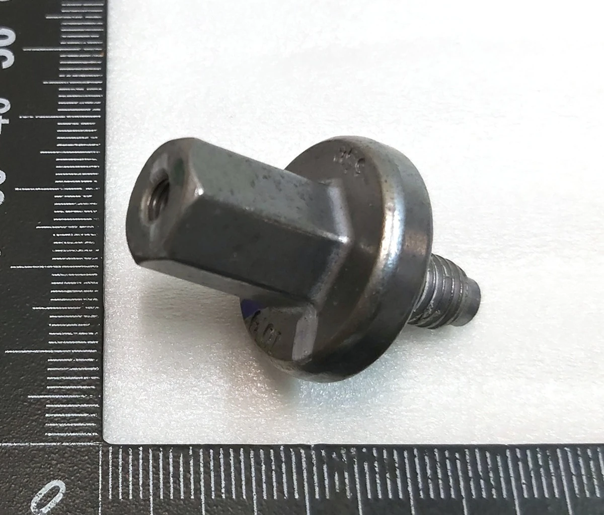 Болт M8xM4 основи пентхауса (каструлі) корпусу основної батареї Tesla model 3, model Y 1525333-00-A