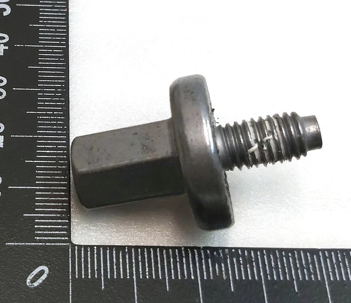 Болт M8xM4 основи пентхауса (каструлі) корпусу основної батареї Tesla model 3, model Y 1525333-00-A