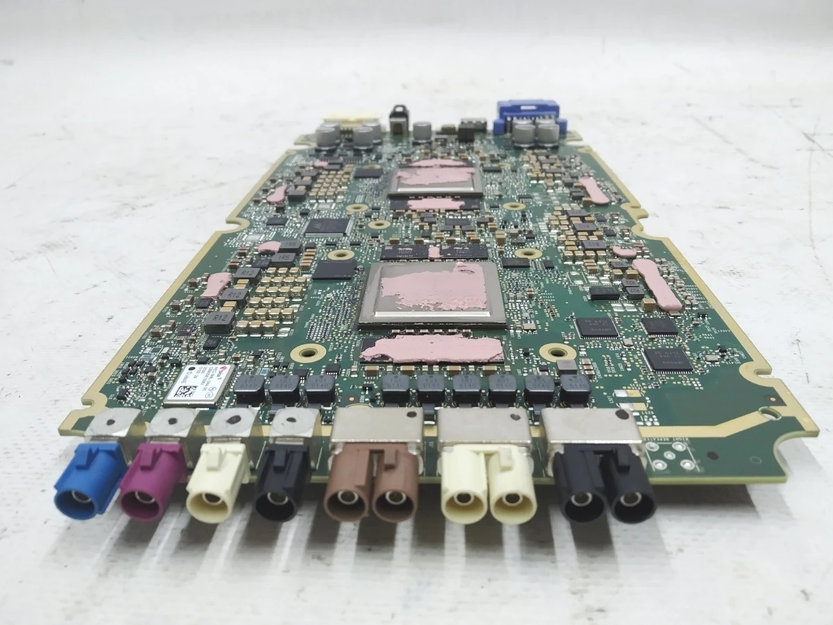 Autopilot board ECU FSD Rev01 (oxidation traces) Tesla model 3 1566786-00-C