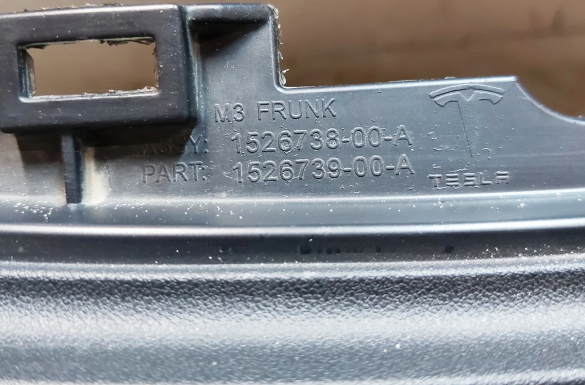 8 Бокс підкапотний (ванна) REST (2021) з пошкодженням Tesla Model 3 1526738-00-B