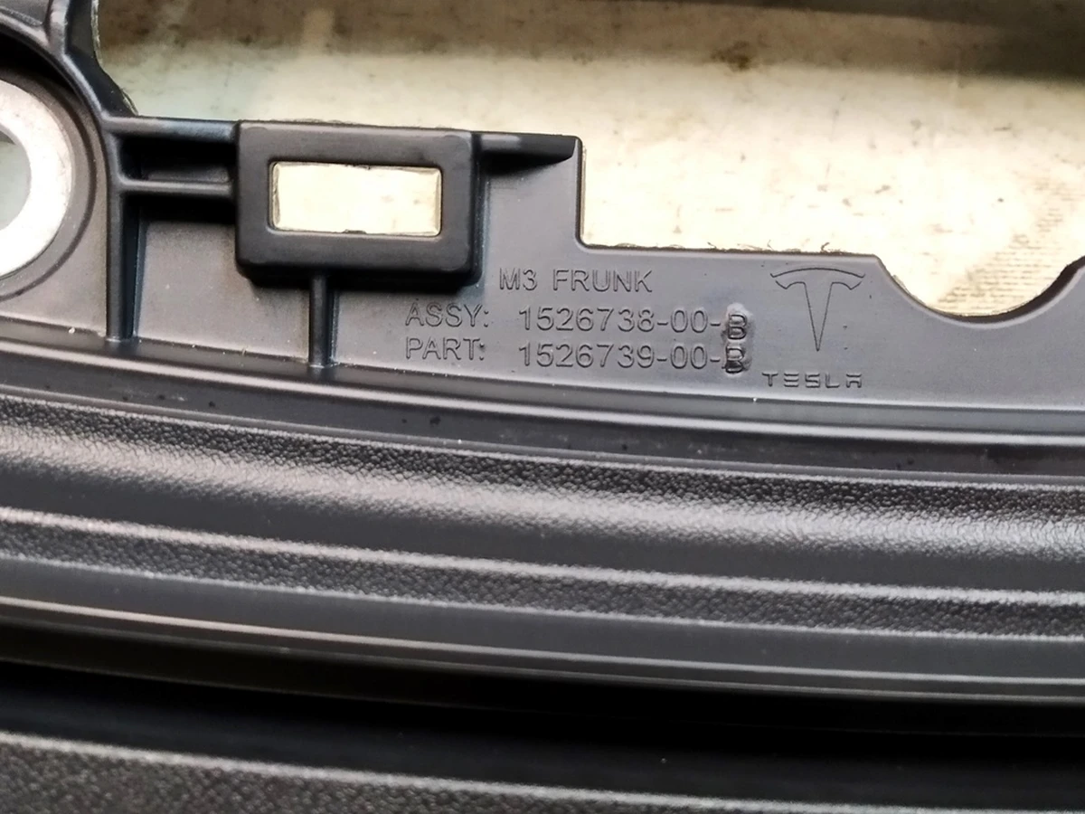 8 Бокс подкапотный (ванна) REST (2021) Tesla Model 3 1526738-00-B