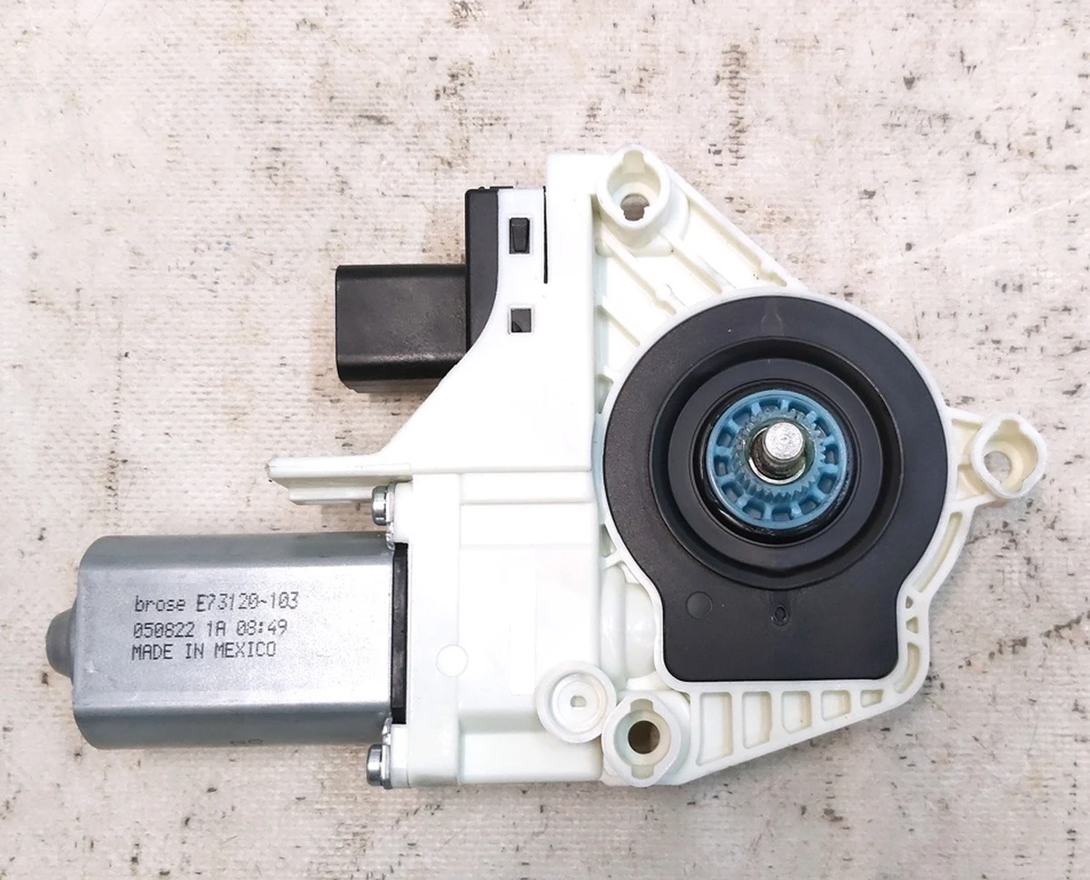 2 Електродвигун склопідйомника переднього Tesla model Y 1526796-00-E