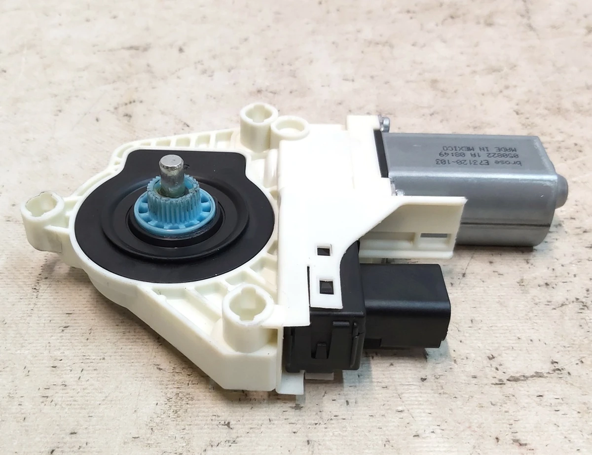 2 Електродвигун склопідйомника переднього Tesla model Y 1526796-00-E