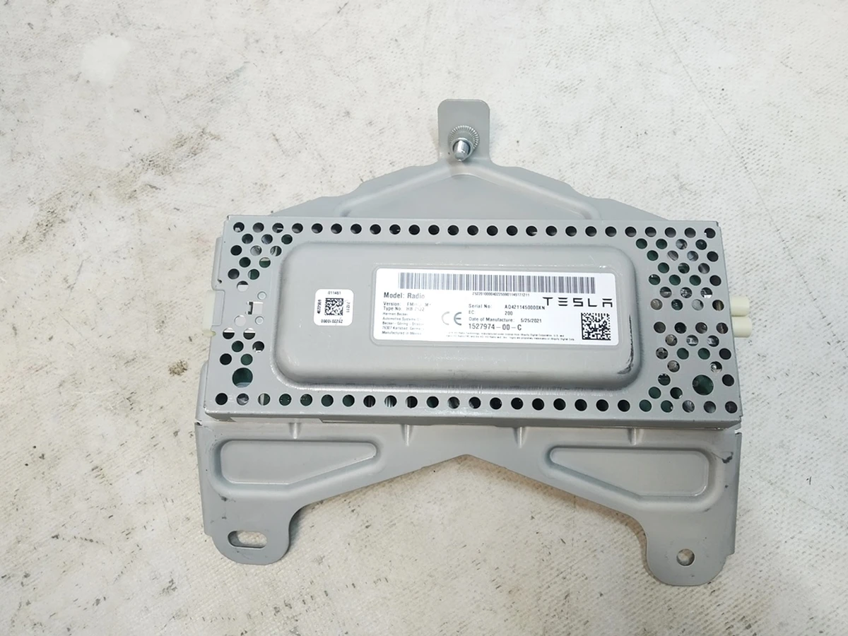 1 Радіо FM/HD (USA) Tesla Model Y 1527974-00-C