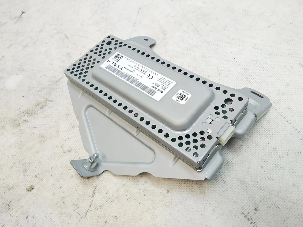 1 Радіо FM/HD (USA) Tesla Model Y 1527974-00-C