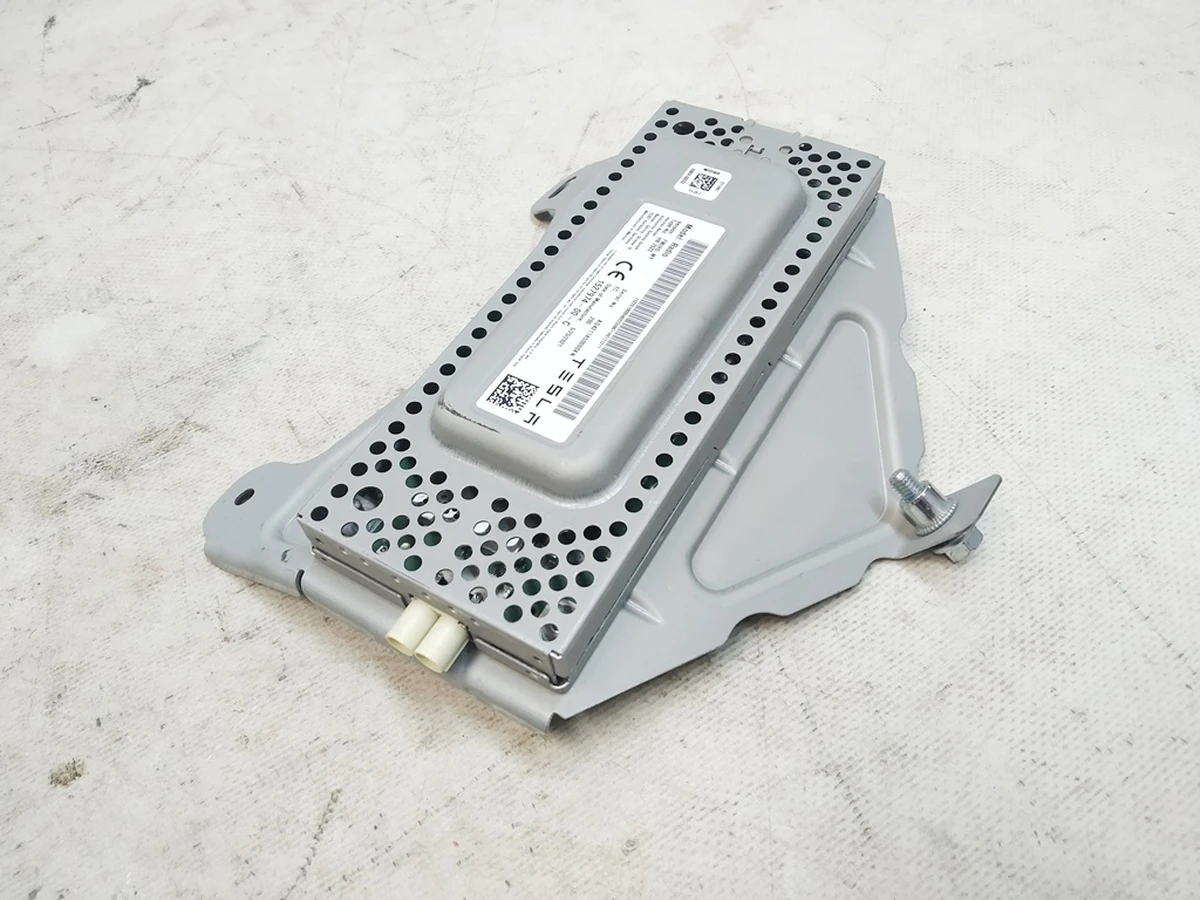 1 Радіо FM/HD (USA) Tesla Model Y 1527974-00-C