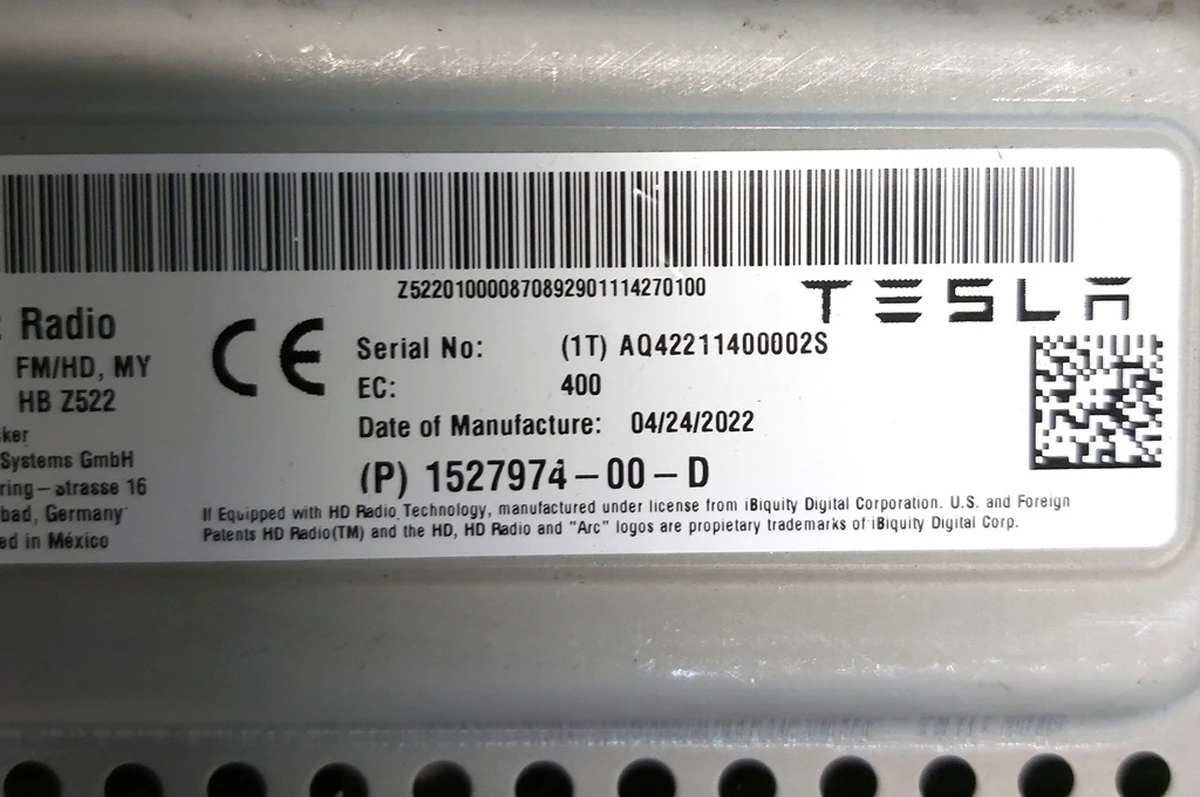 1 Радіо FM/HD (USA) Tesla Model Y 1527974-00-C