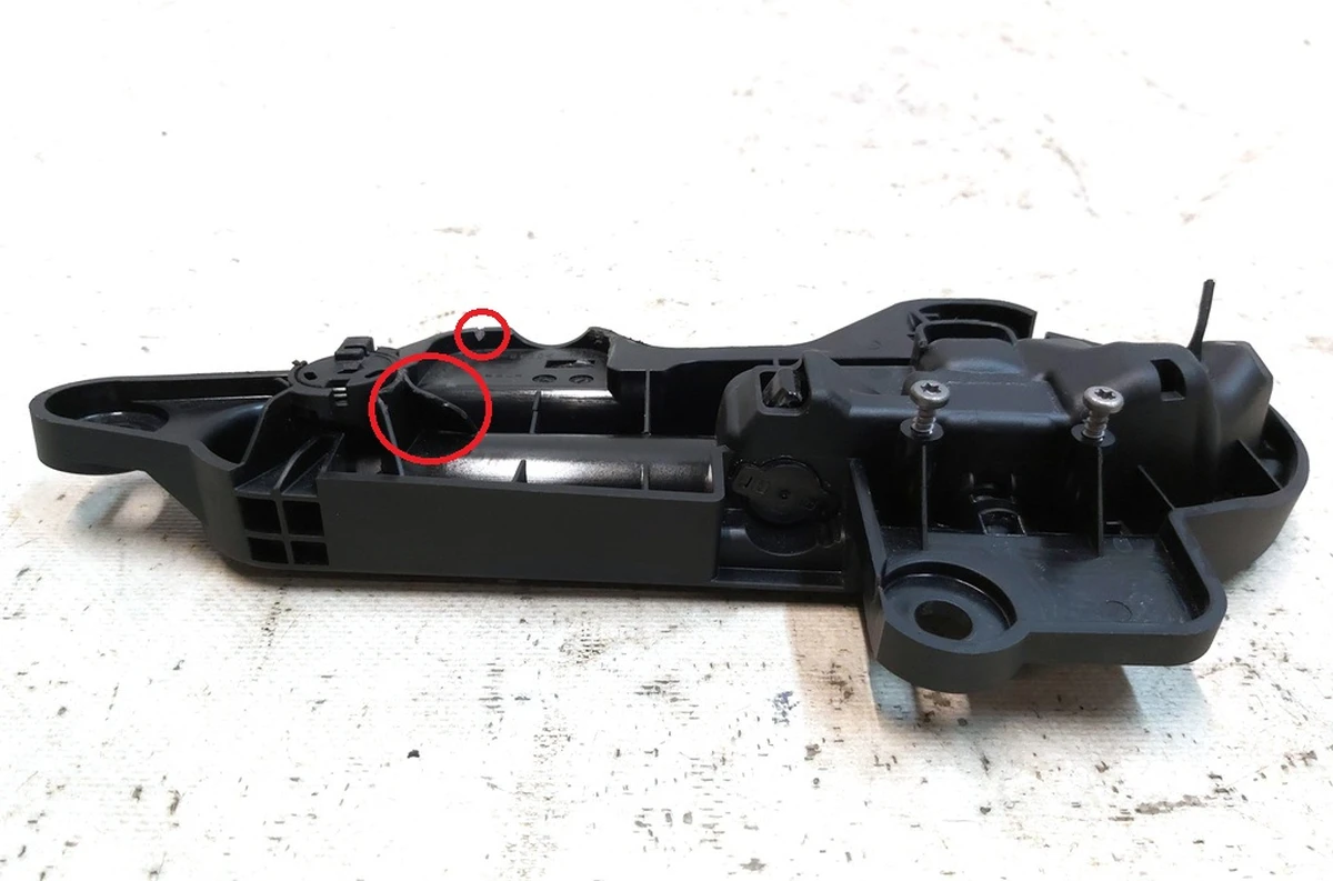 2 DOOR HANDLE OUTER, PASSIVE, RH, BLACK working with case damage Tesla model 3, model Y 1528115-00-D