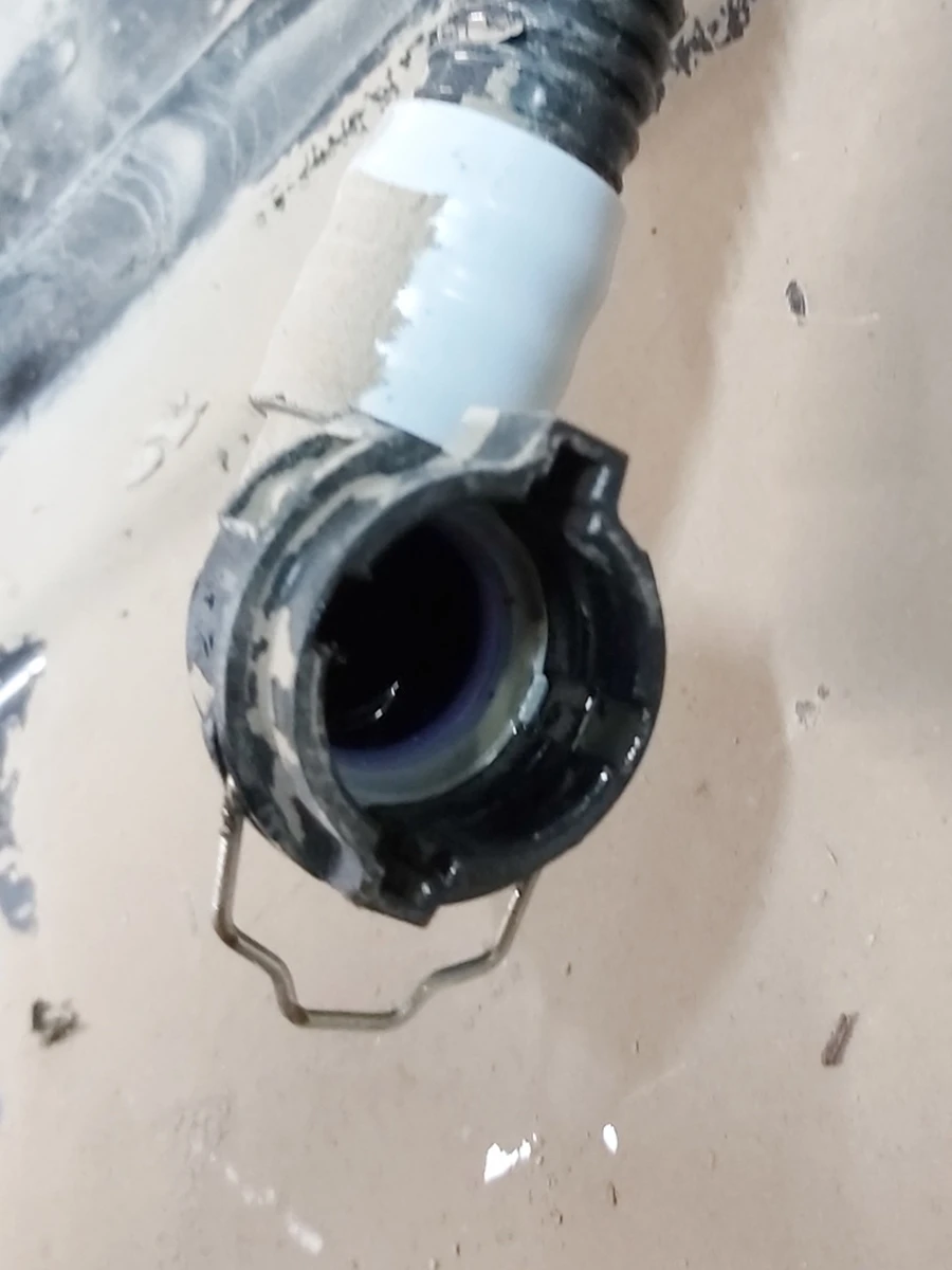 1 Main battery cooling system (RWD) hose Tesla model 3 1530118-00-A