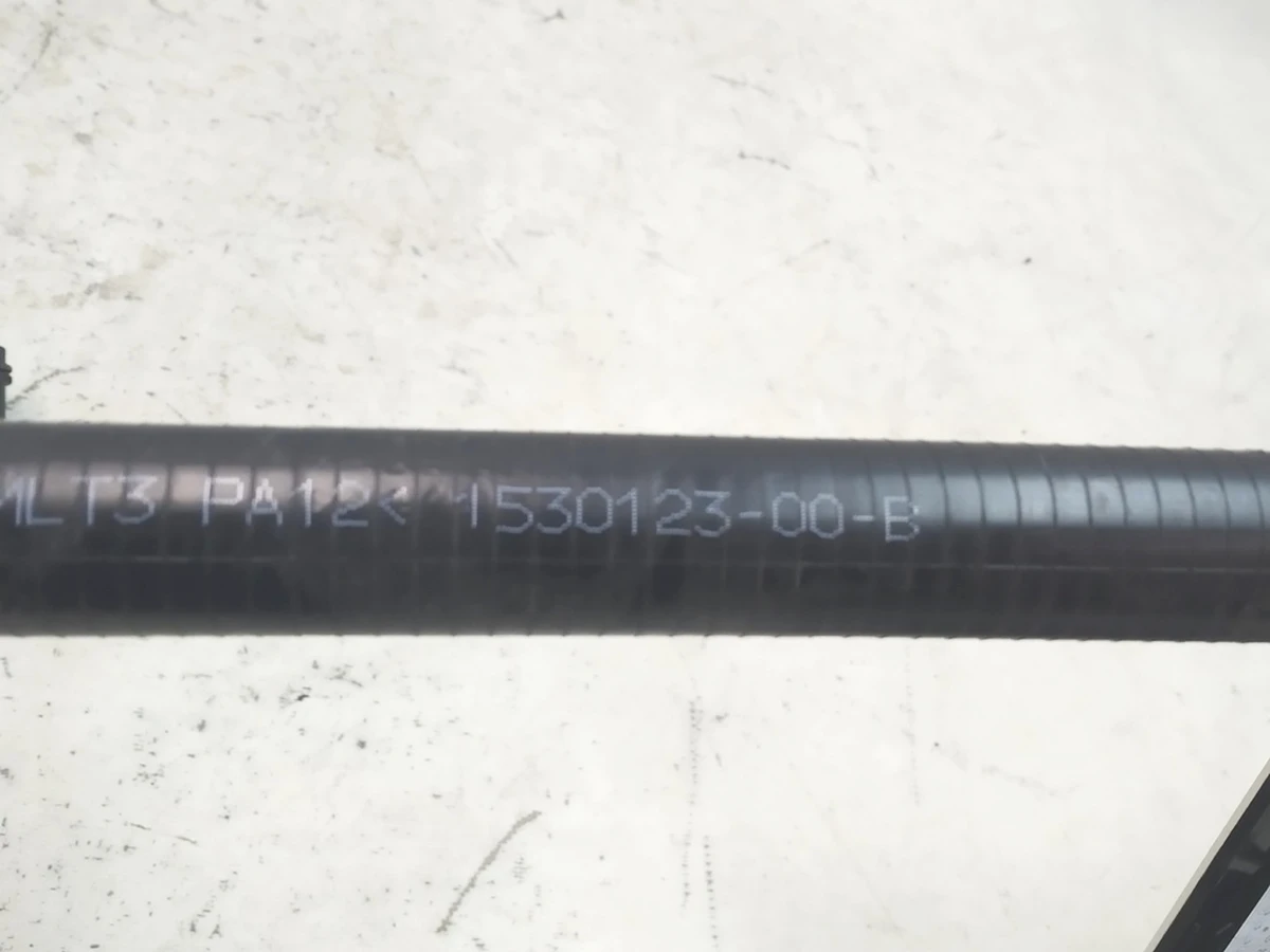 Патрубок системы охлаждения основной батареи (часть) Tesla Model 3, Model Y 1530123-00-B