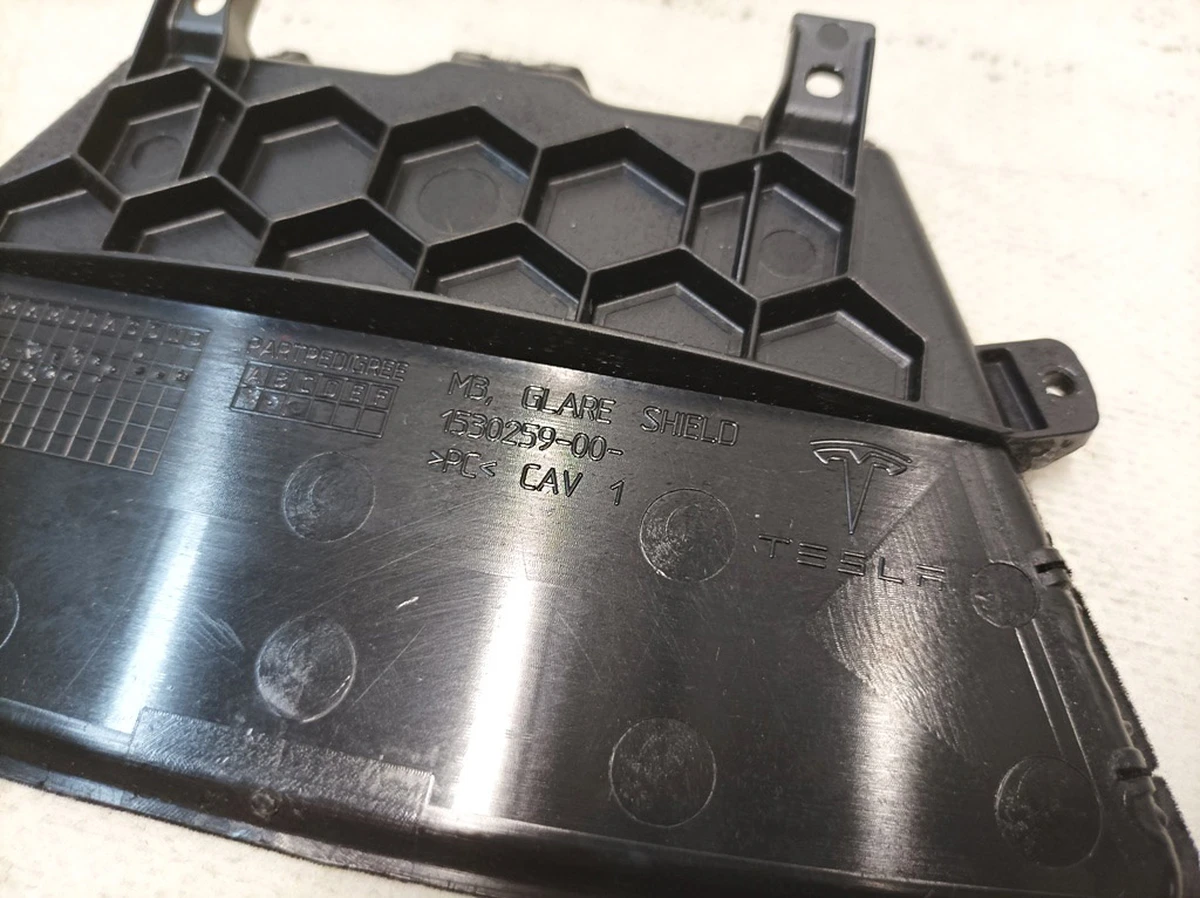2 Антивідблисковий екран камери TRIPLE з пошкодженням Tesla model 3 1530259-00-B