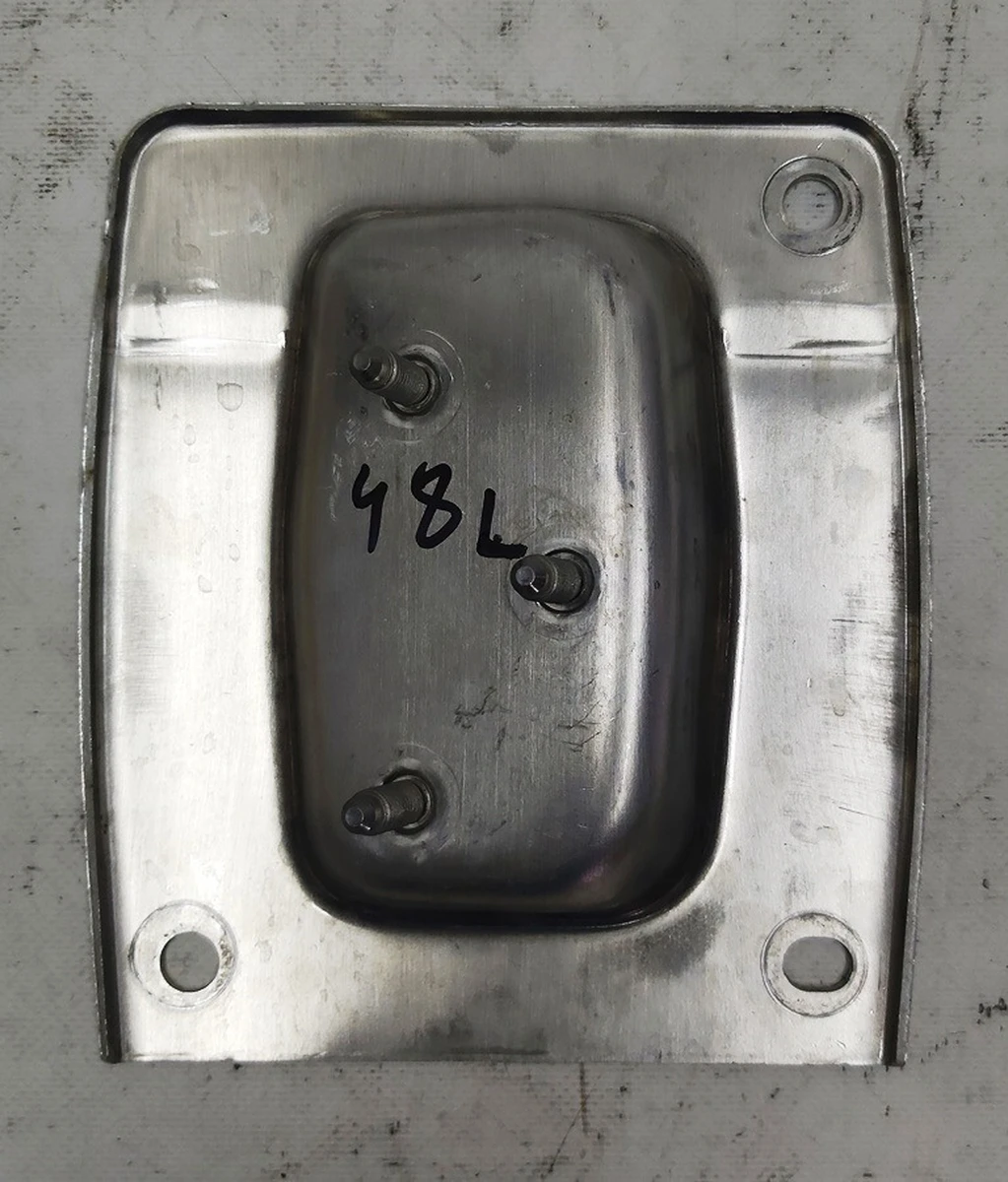 Кронштейн-напрямна підсилювач заднього бампера ліва Tesla model 3 1095314-00-C