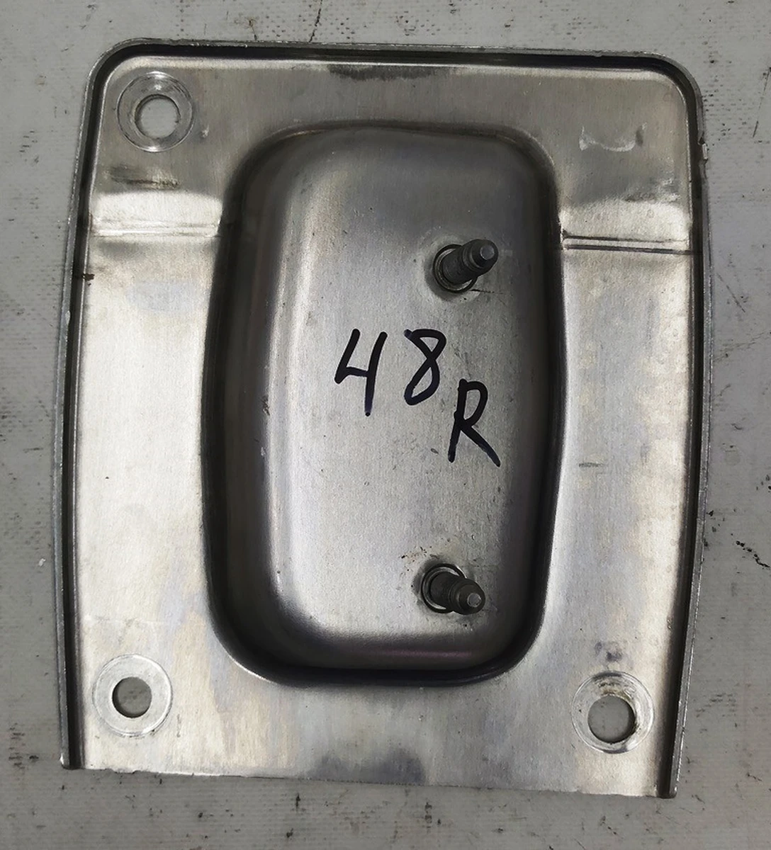 Кронштейн-направляющая усилителя заднего бампера правая Tesla model 3 1095314-00-C