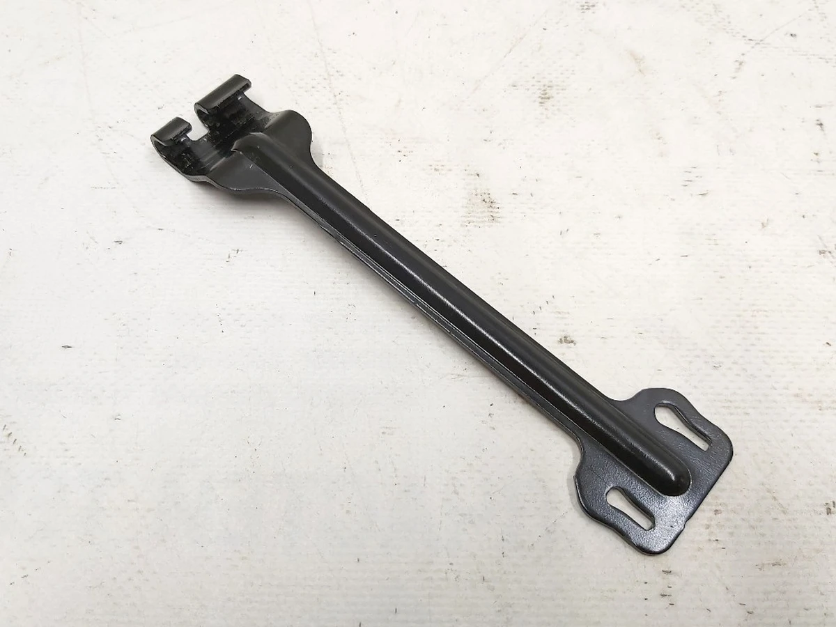 4 Стяжка кронштейна крепления АКБ Tesla model 3, model Y 1533172-00-B