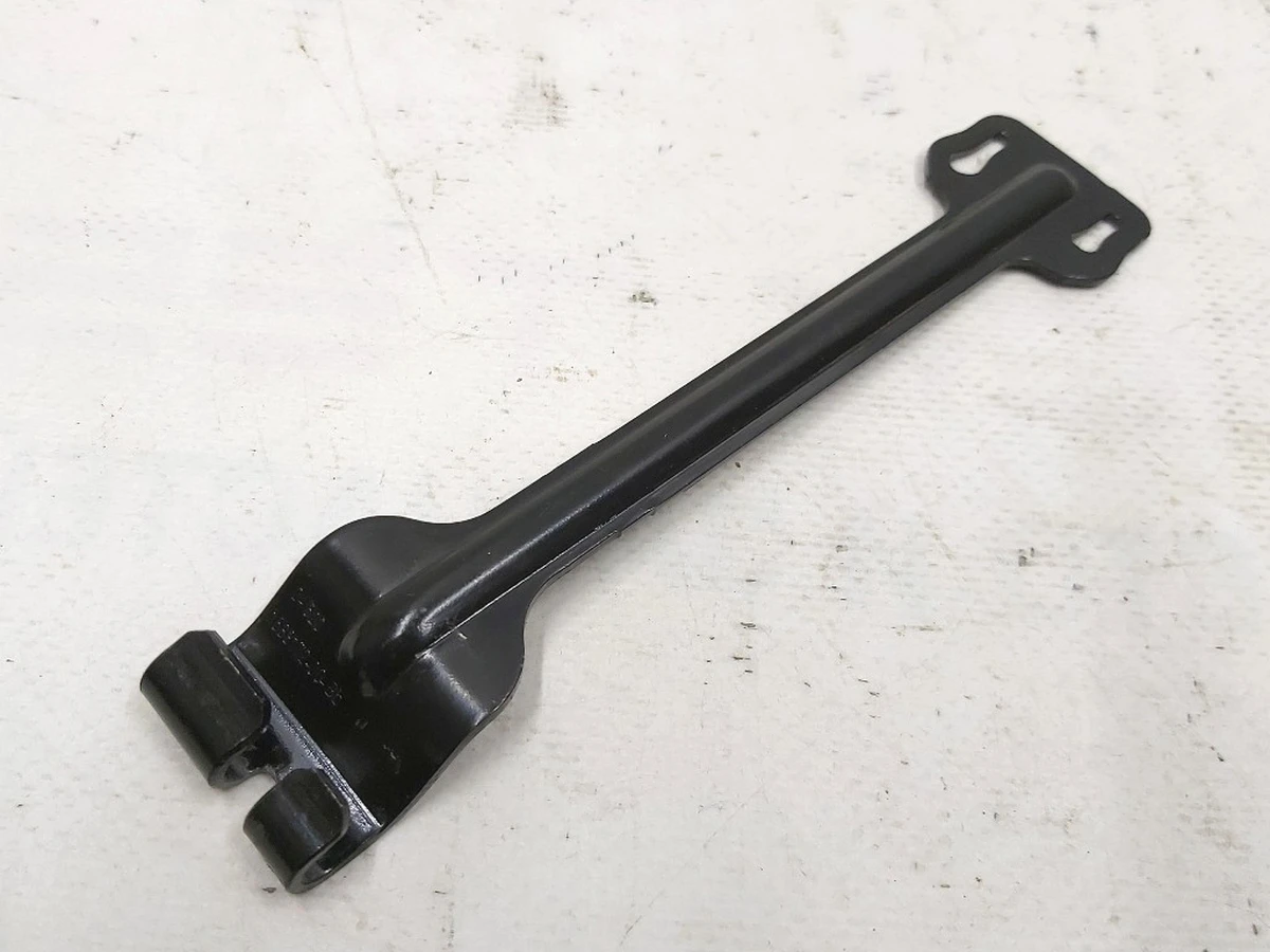 4 Стяжка кронштейна крепления АКБ Tesla model 3, model Y 1533172-00-B