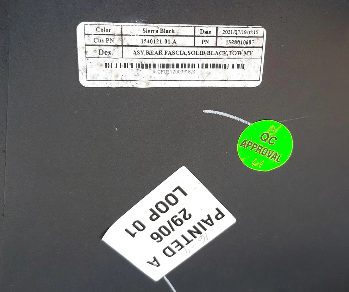 1 MY REAR FASCIA SVC, SOLID BLACK-PBSB with damage Tesla model Y 1493735-S1-A