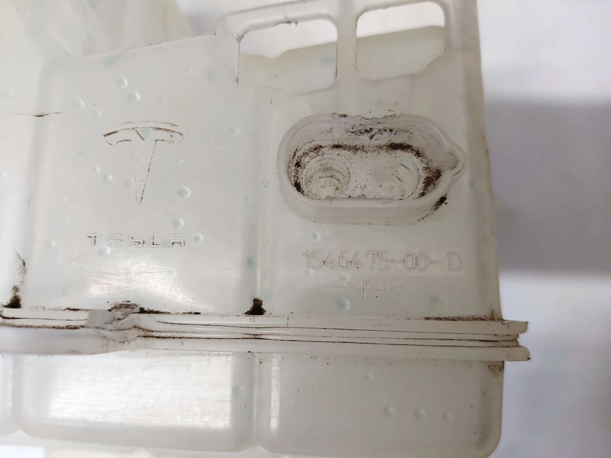 3 Расширительный бачок охлаждающей жидкости Tesla Model 3, Model 3 Jan 2024, Model Y, Model Y Feb 2025 1506803-00 1606364-00-A