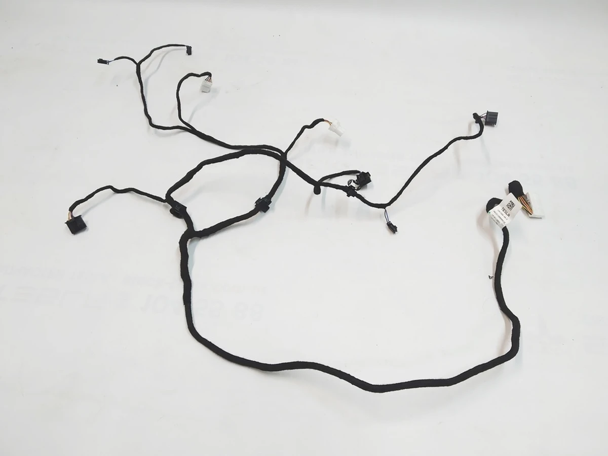 10 Электропроводка климатической установки (печки) салона Tesla model Y 1547266-00-D