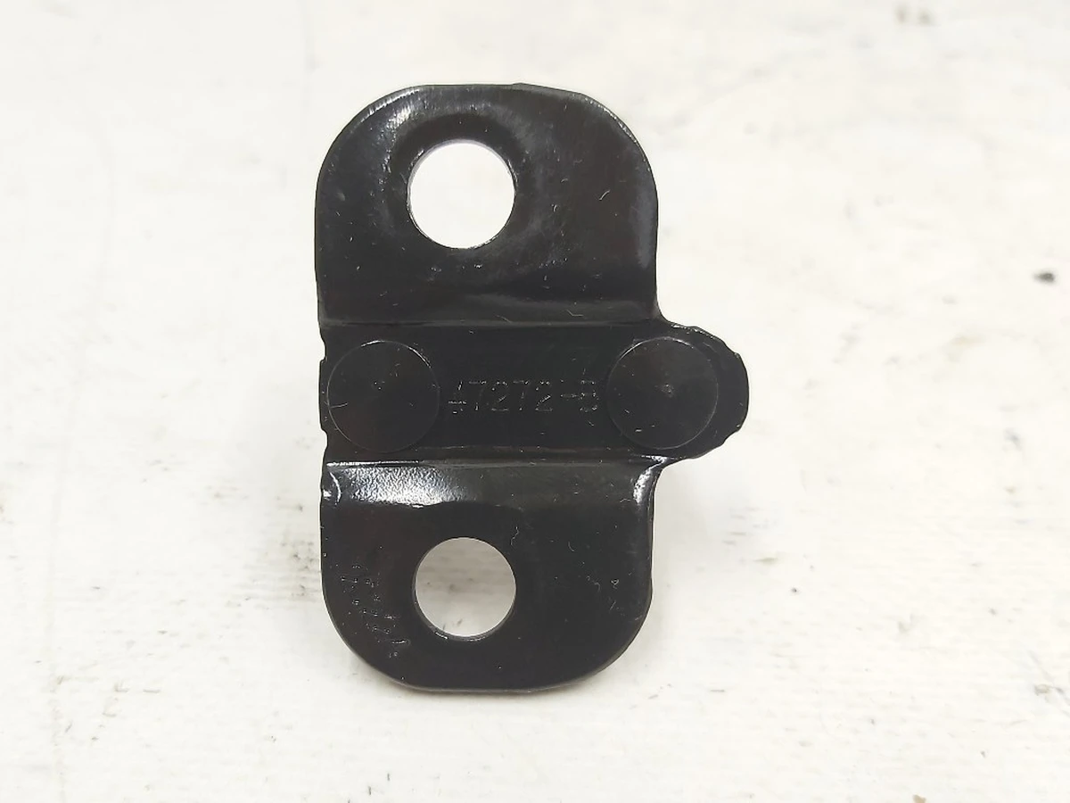 4 Петля замка дверей багажника Tesla Model 3, Model 3 Jan 2024 1547272-00-B