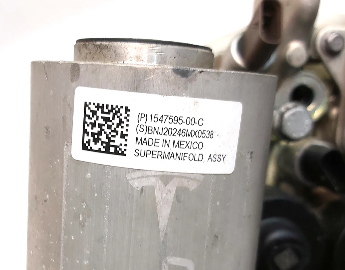 1 Тепловий насос у зборі без шлангів Tesla model 3, model Y 1547595-00-E