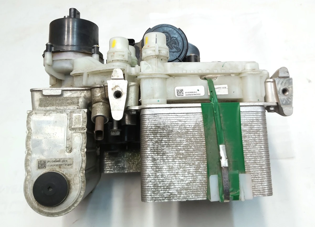 1 Тепловий насос у зборі без шлангів Tesla model 3, model Y 1547595-00-E