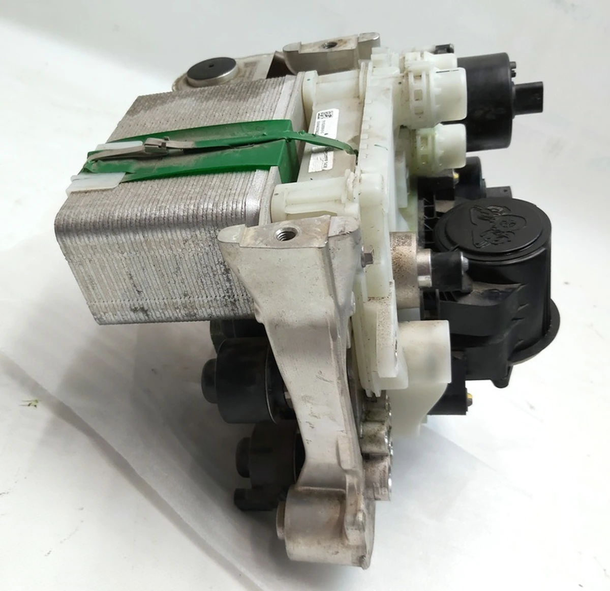 1 Тепловий насос у зборі без шлангів Tesla model 3, model Y 1547595-00-E