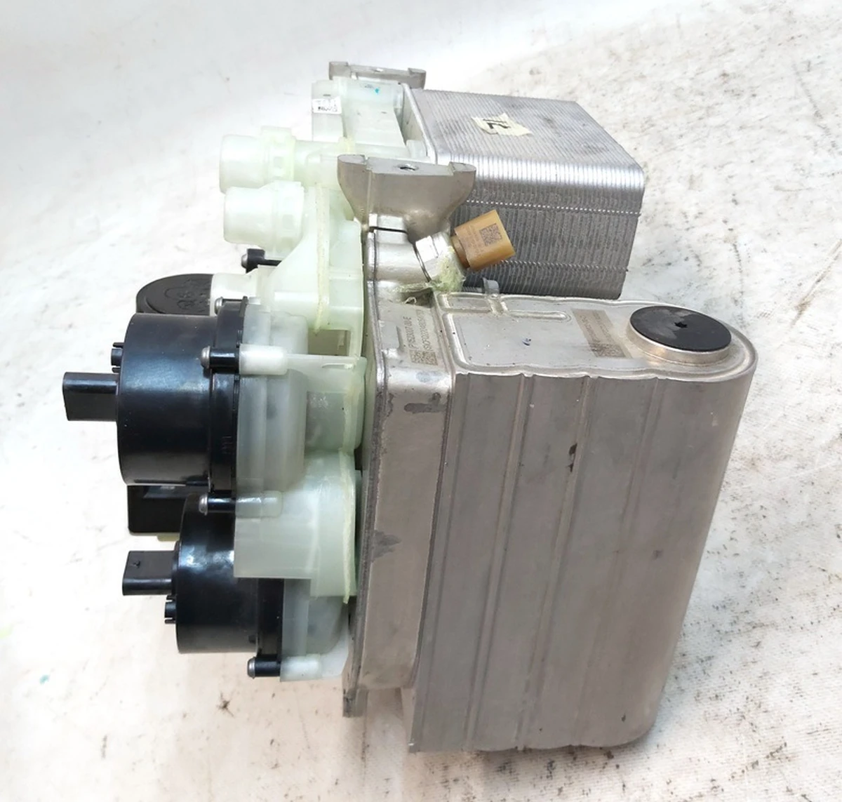 1 Тепловой насос в сборе без шлангов Tesla model 3, model Y 1547595-00-E