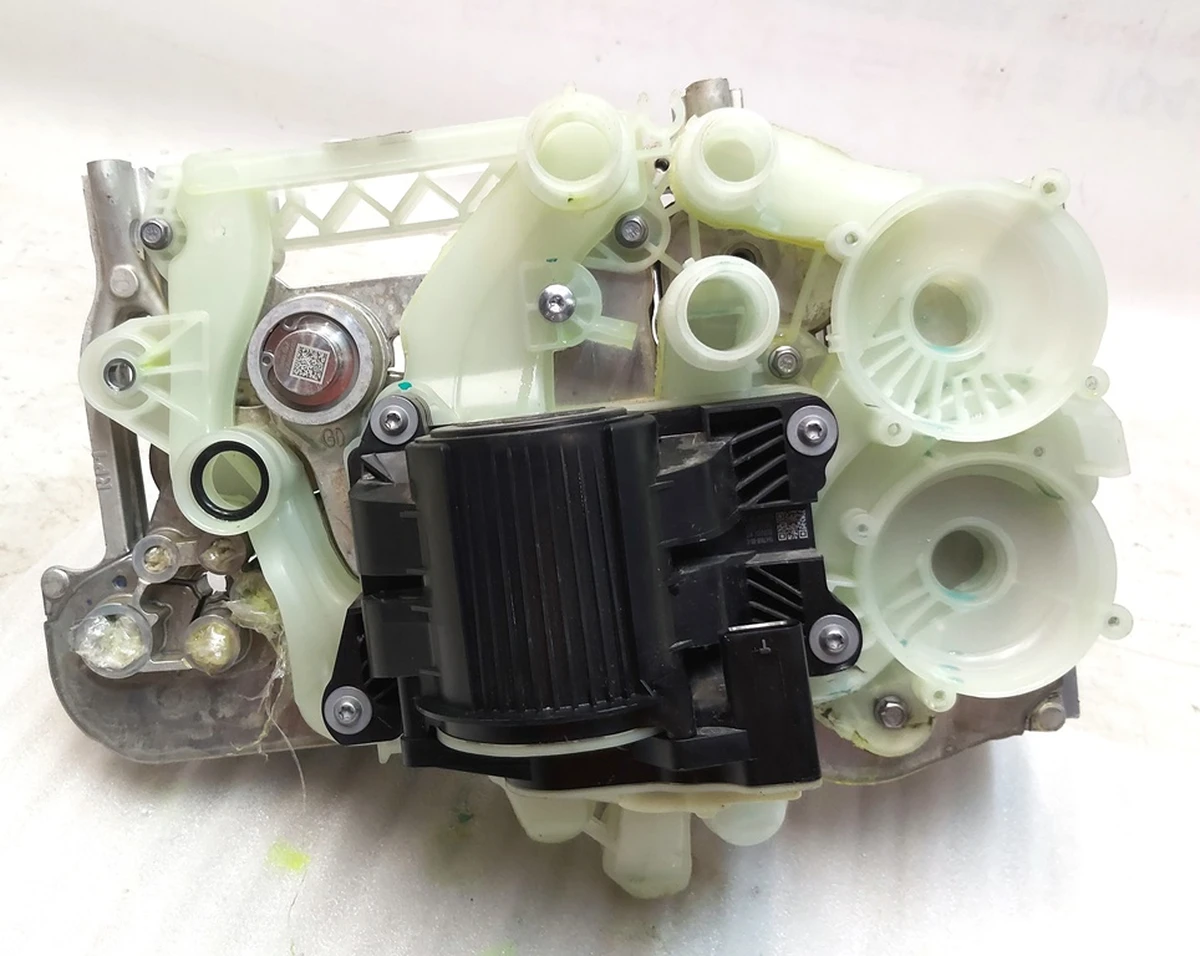 1 Тепловой насос в сборе без шлангов, насосов и теплообменников (с 2022 г.) Tesla Model 3, Model 3 Jan 2024, Model Y 1547595-00-E